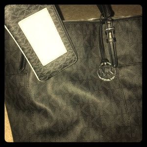 Michael Kors Shoulder Bag & Wrislet